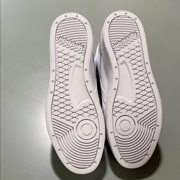 Reebok White and Gray Sneakers with Green Highlights - Picture 7 of 7